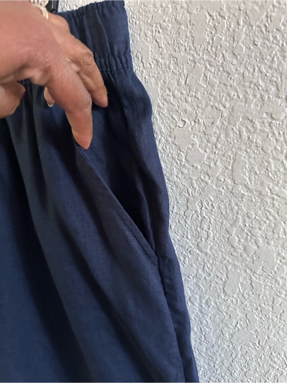 Tahari Essentials 100% Linen Navy Pull On Cropped Wide Leg Pants Women’s L - Picture 3 of 11